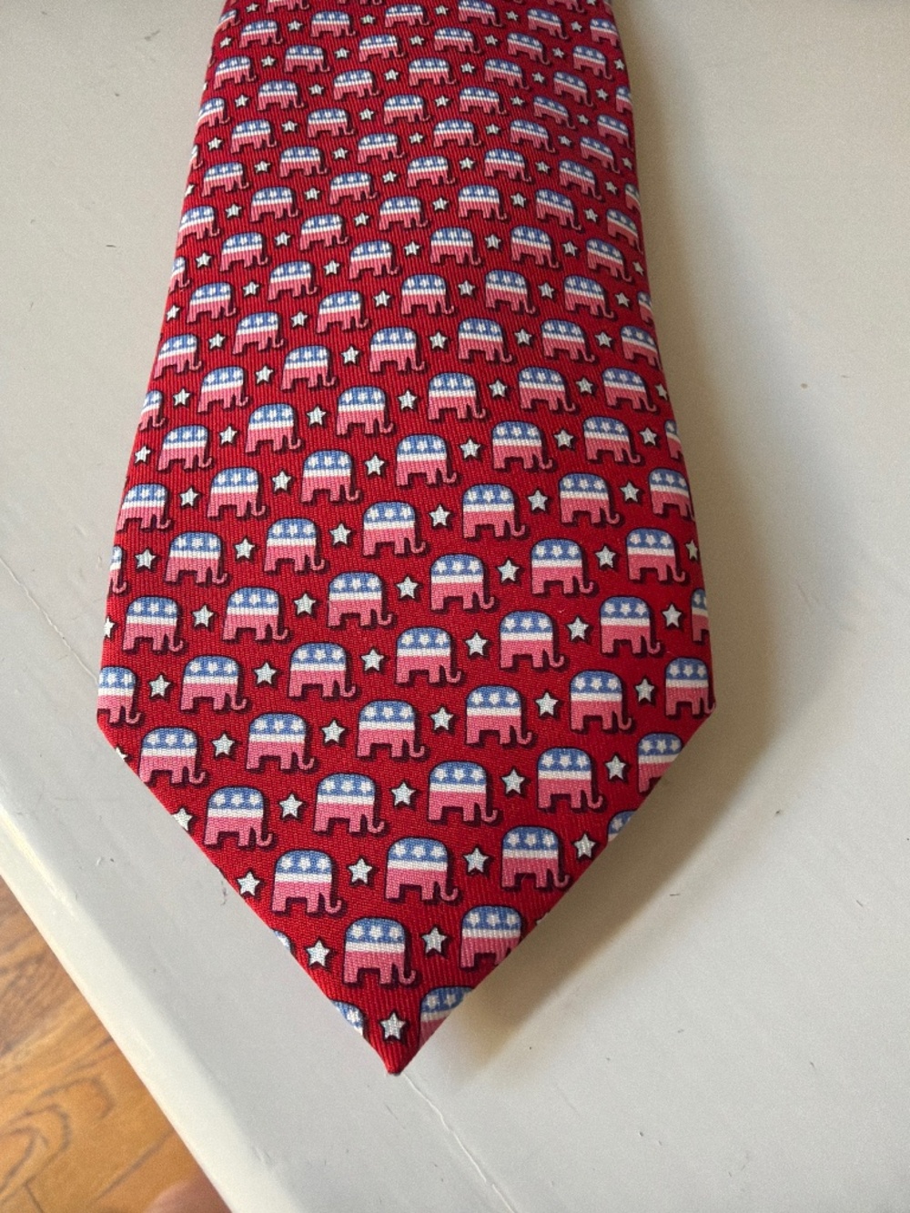 Men’s vineyard vines tie